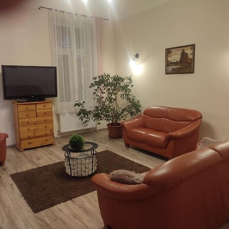 Szent Janos Apartman Makó Buitenkant foto